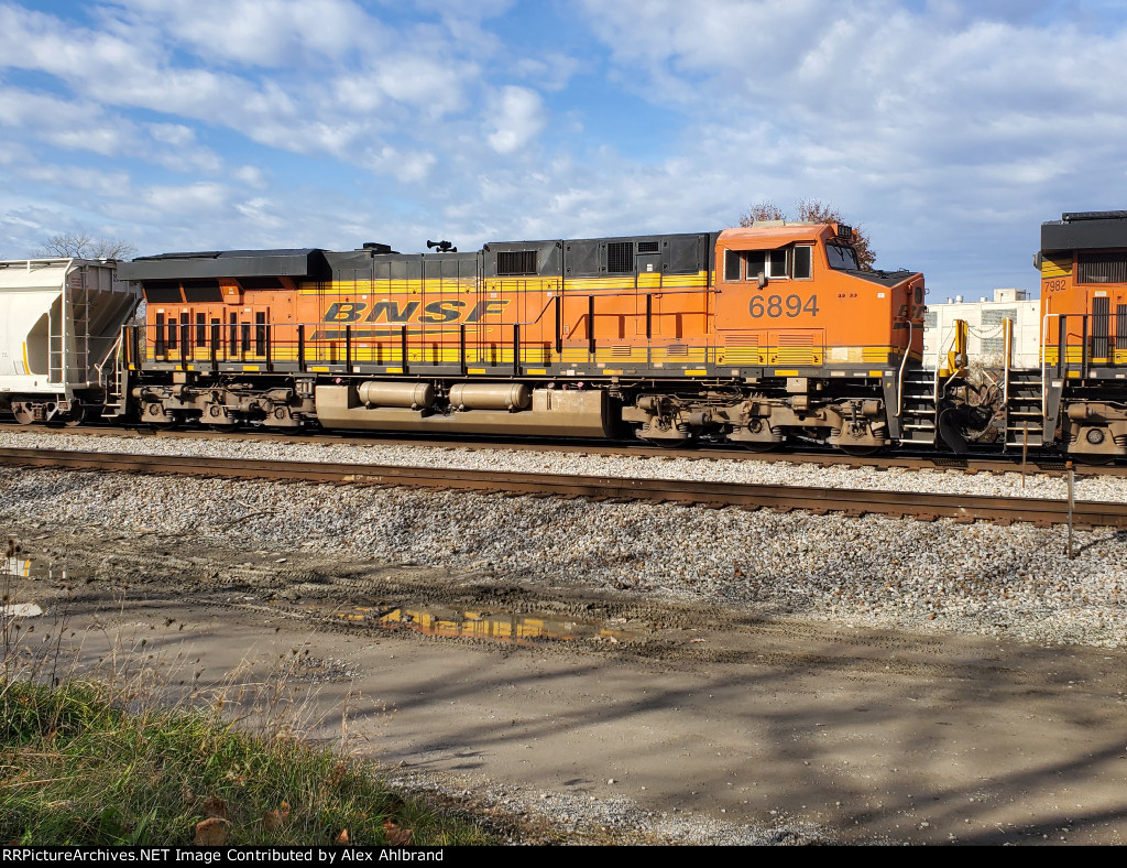 BNSF 6894